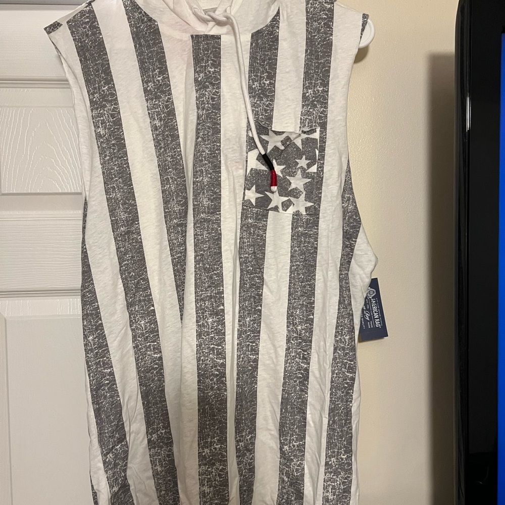 American Rag size M sleeveless flag shirt, gray/white